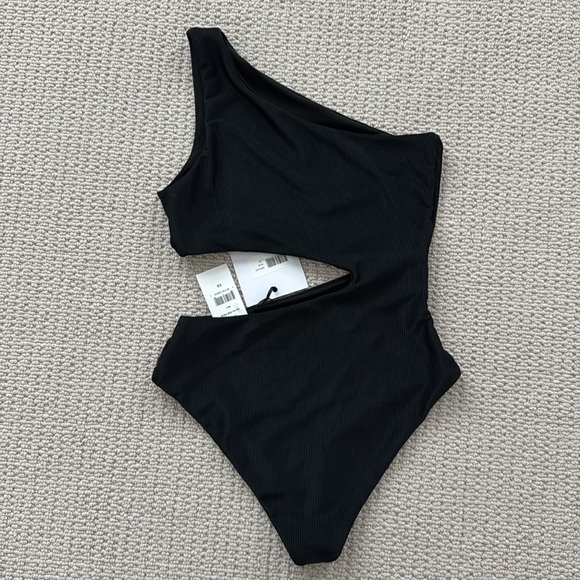 Beach Riot Celine One Piece - Picture 5 of 5